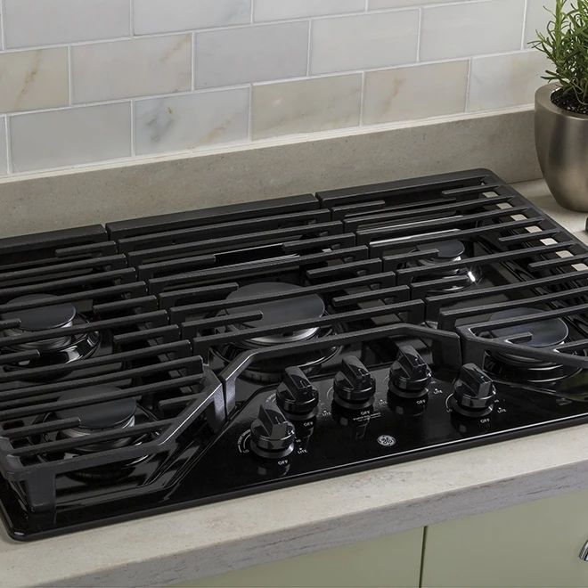 Surface De Cuisson Au Gaz GE, 5 Brûleurs, 30 Po, 15 000 BTU, Noir 2 Surface De Cuisson Au Gaz GE, 5 Brûleurs, 30 Po, 15 000 BTU, Noir – Image 2