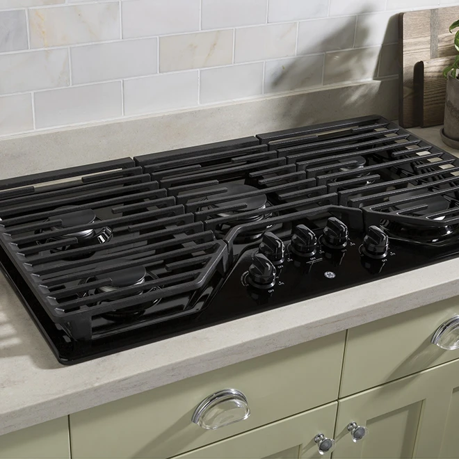 Surface De Cuisson Au Gaz GE, 5 Brûleurs, 36 Po, 15 000 BTU, Noir 2 Surface De Cuisson Au Gaz GE, 5 Brûleurs, 36 Po, 15 000 BTU, Noir – Image 2