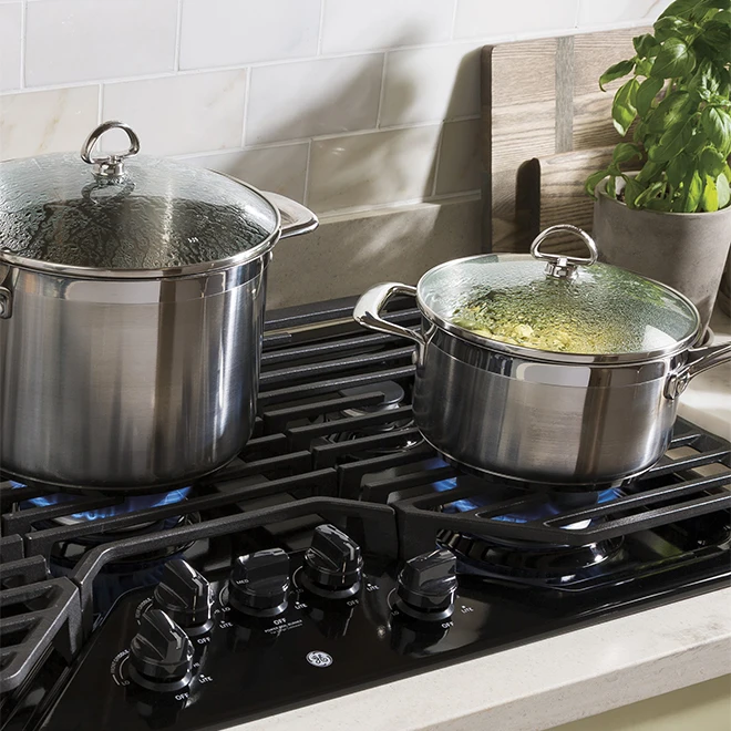 Surface De Cuisson Au Gaz GE, 5 Brûleurs, 36 Po, 15 000 BTU, Noir 3 Surface De Cuisson Au Gaz GE, 5 Brûleurs, 36 Po, 15 000 BTU, Noir – Image 3