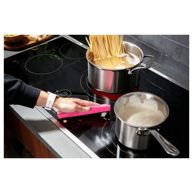 Table De Cuisson électrique Encastrée à Commandes Tactiles 36 Po GE Profile, Noire, 5 éléments 4 Table De Cuisson électrique Encastrée à Commandes Tactiles 36 Po GE Profile, Noire, 5 éléments – Image 4