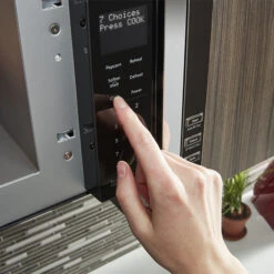 Four à Micro-ondes Encastrable à Profil Bas KitchenAid, Acier Inoxydable Noir, 1000 Watts, 500 PCM, DEL 8 Four à Micro-ondes Encastrable à Profil Bas KitchenAid, Acier Inoxydable Noir, 1000 Watts, 500 PCM, DEL -Appareils Électroménagers 30005982d L