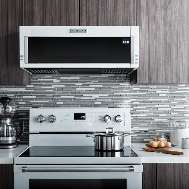 Four à Micro-ondes à Filtre à Charbon KitchenAid, Ventilateur Double, 500 PCM, 10 1/4 Po H. X 30 Po L. X 18 Po P., Blanc 4 Four à Micro-ondes à Filtre à Charbon KitchenAid, Ventilateur Double, 500 PCM, 10 1/4 Po H. X 30 Po L. X 18 Po P., Blanc – Image 4