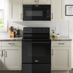 Four à Micro-ondes à Hotte Intégrée Maytag Avec Fonction Dual Crisp, 1,9 Pi3, 950 Watts, Noir -Appareils Électroménagers 30006530d L