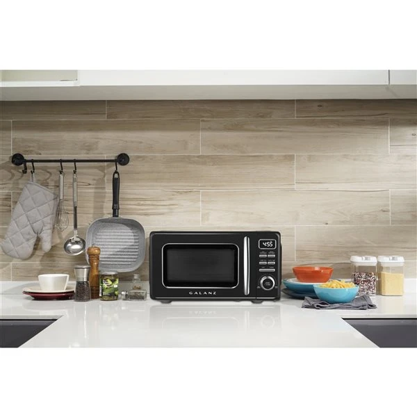 Four à Micro-ondes De Comptoir Rétro De 0,7 Pi³ 700 Watts Par Galanz, Noir 4 Four à Micro-ondes De Comptoir Rétro De 0,7 Pi³ 700 Watts Par Galanz, Noir – Image 4